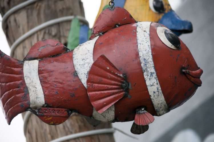 32 Beach Style Garden Ideas for a Seaside Themed Garden 11