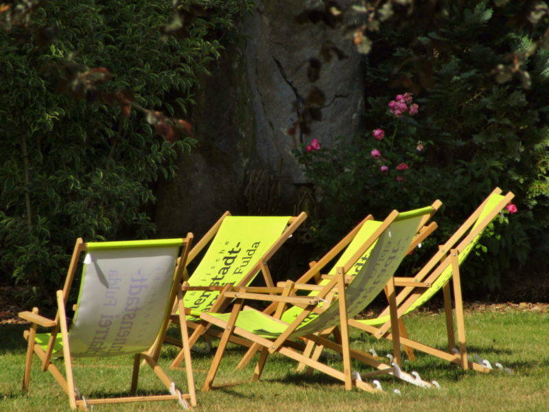 32 Beach Style Garden Ideas for a Seaside Themed Garden 4