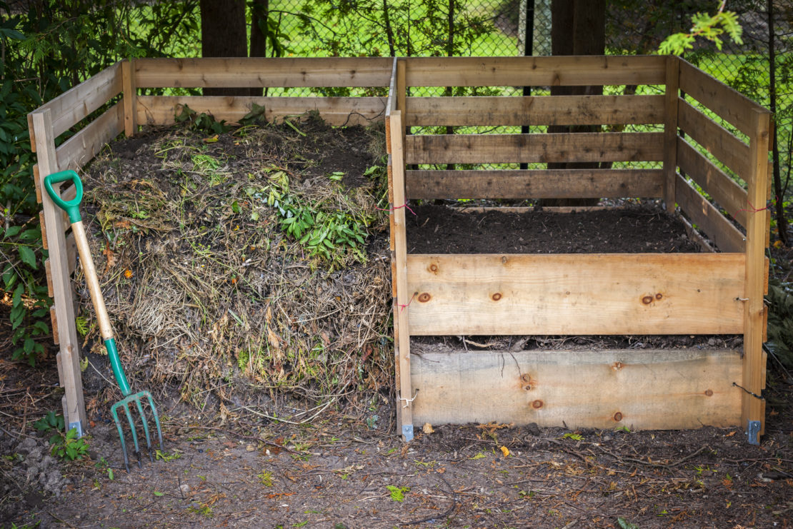 garden compost ideas: a small enclosure made from pallets to keep a compost pile contained