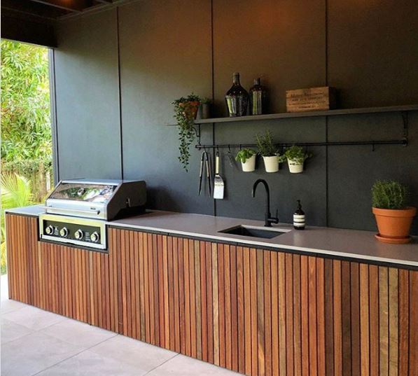 20 Garden Kitchen Ideas For The Perfect Outdoor Cooking Area 20 a long kitchen counter with in-built grill in an outdoor kitchen