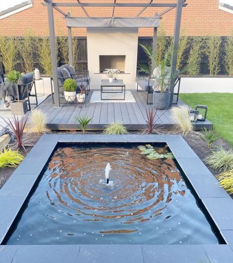 Spanish Themed Garden Ideas: Turn Your Garden into a Sizzling Iberian Sanctuary 11 Spanish themed garden ideas including a square pool and fountain in the middle of the garden