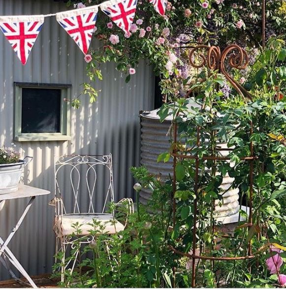 Keep Calm and Carry On: British Themed Garden Ideas 14 Keep Calm and Carry On: British Themed Garden Ideas 1