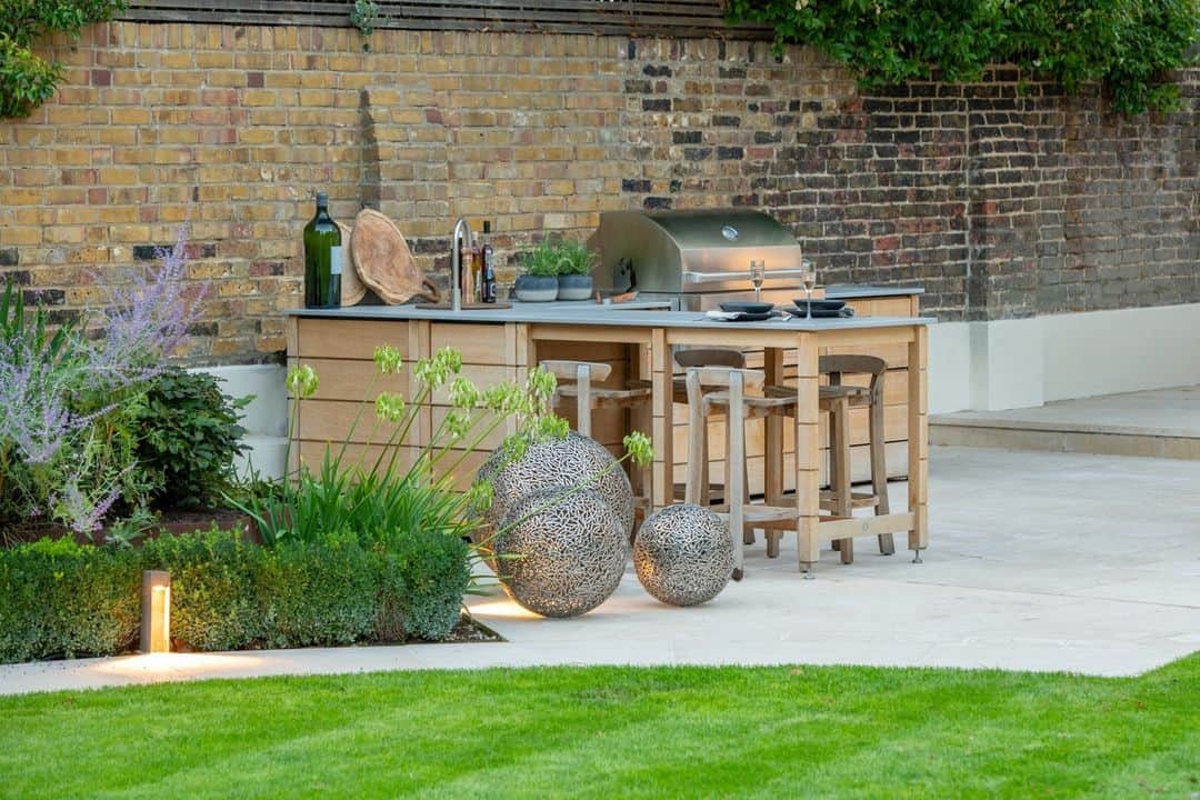 barbecue with bar area