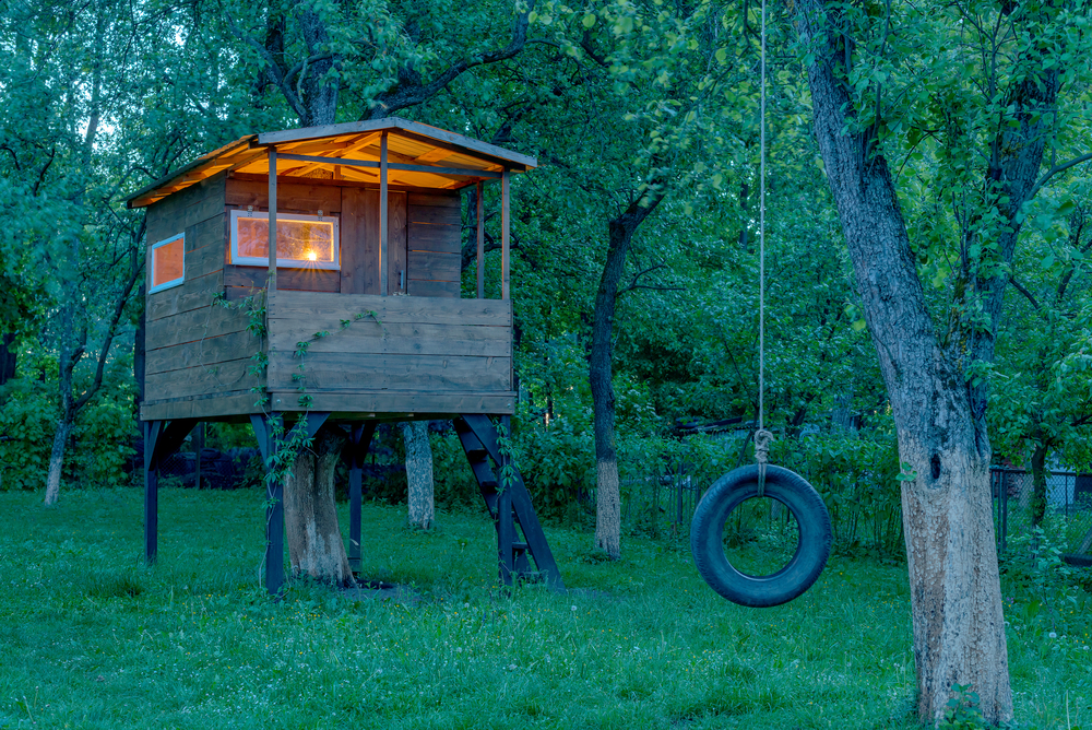 11 Awesome Garden Treehouse Ideas for You (and Your Kids) 3 11 Awesome Garden Treehouse Ideas for You (and Your Kids) 1