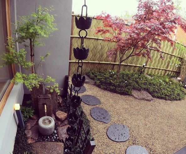 Japanese garden ideas with rain chain and stepping stones