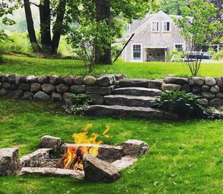 29 Garden Fire Pit Ideas for Cosy Evening Get-Togethers 8 simple stone fire pit dug into grass
