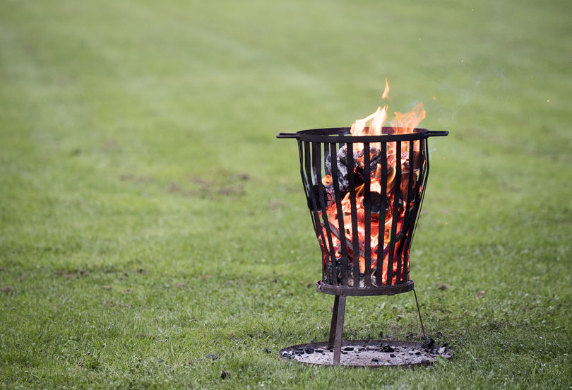 29 Garden Fire Pit Ideas for Cosy Evening Get-Togethers 5 a small metal fire basket