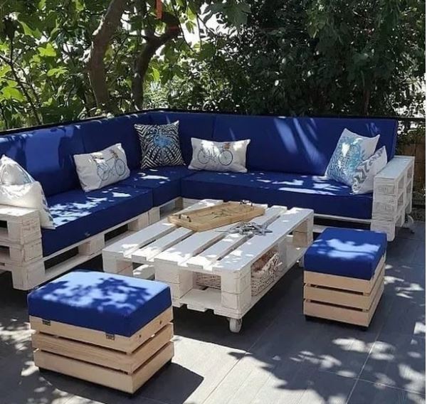 26 DIY Pallet Garden Ideas of Things to Make With Pallets 10 a set of garden furniture with table, bench and stools made from pallets