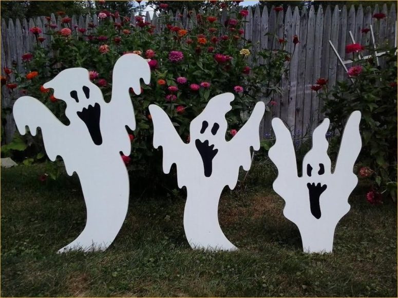 22 Halloween Garden Ideas: Fun & Low-cost Spooky Decorations 13 jolly looking ghost sculptures made from cut wood panels