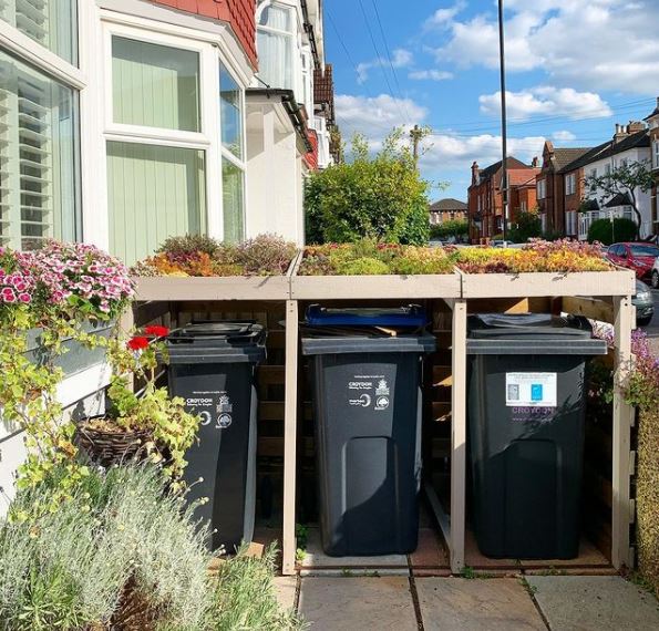 Modern Sustainability: Green Roof Ideas and Tips 9 green roof ideas used on front garden bin storage