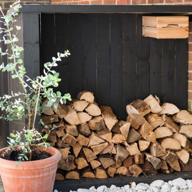 14 Side Return Garden Ideas: Use the Narrow Side of House! 15 side return garden ideas featuring a narrow log store