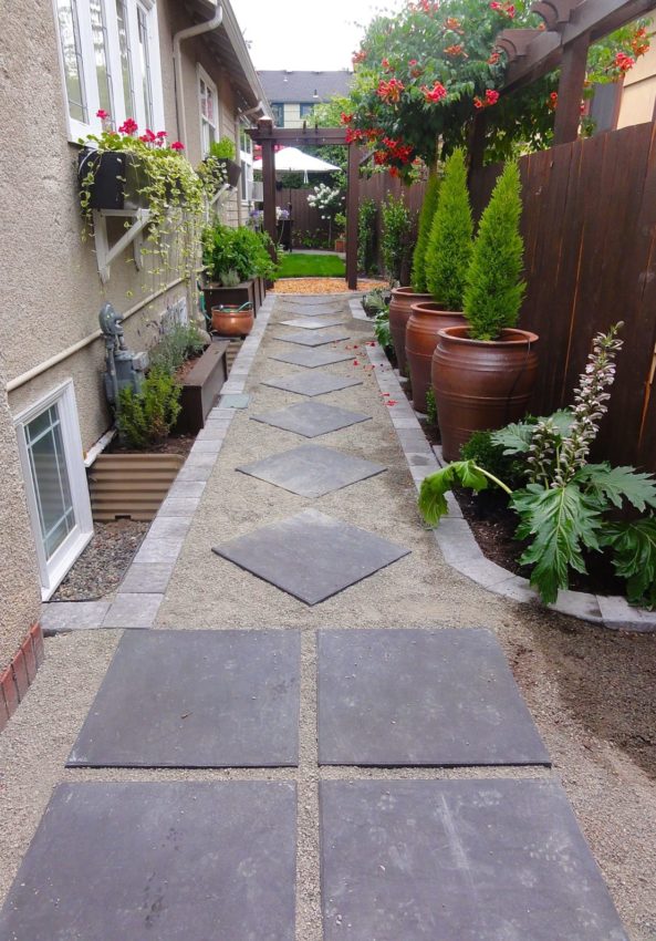 14 Side Return Garden Ideas: Use the Narrow Side of House! 3 flagstones laid in a pattern with gravel and sand in between