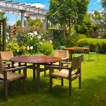 can garden furniture go on grass