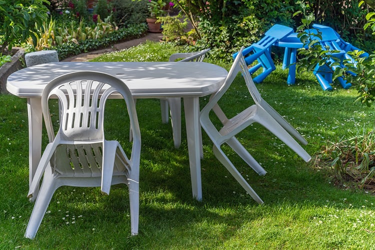 Can You Put Garden Furniture on Grass? (What to Put Under) 4 Plastic garden furniture on grass