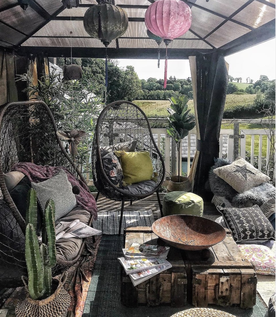 decorate gazebo with furnishings