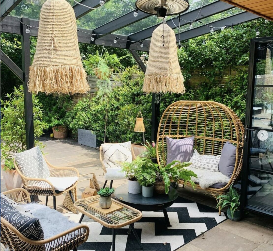 hanging pendants on pergola