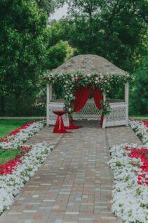 How to Decorate a Gazebo for a Wedding: Ideas to Glam it Up! 4