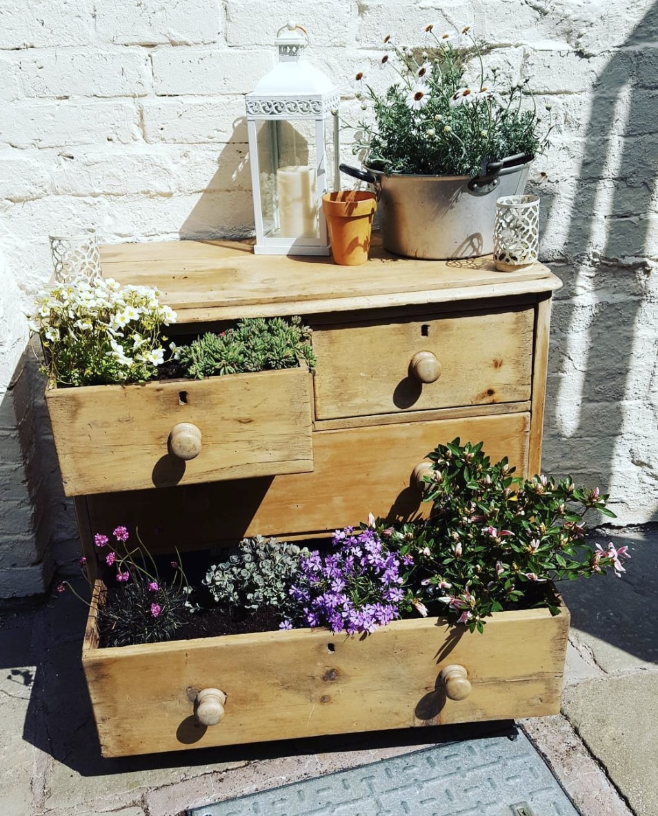 How to Make Rustic Garden Furniture 8 planter drawer