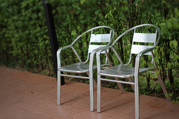 remove paint from aluminium garden furniture