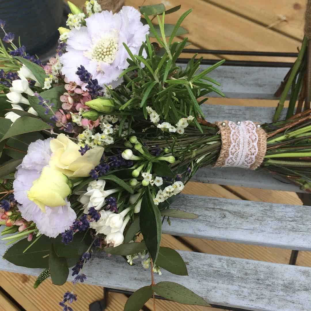 How to Make a Flower Box Bouquet 6 elegant hand-tied bouqet