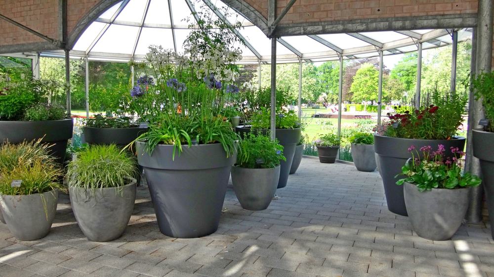 How to Fix a Gazebo to Decking 2 large flower pot