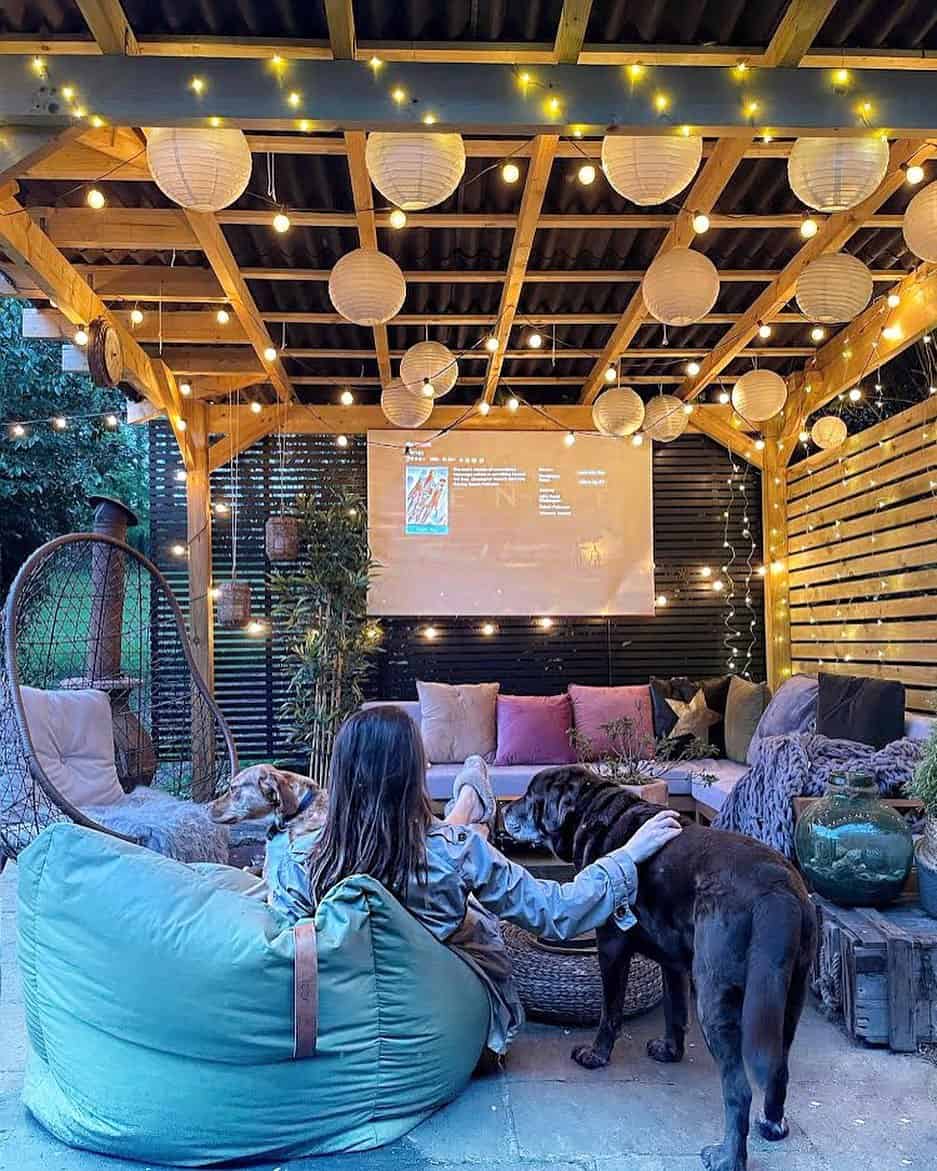 What Is the Best Gazebo to Buy? 1 relaxing under gazebo