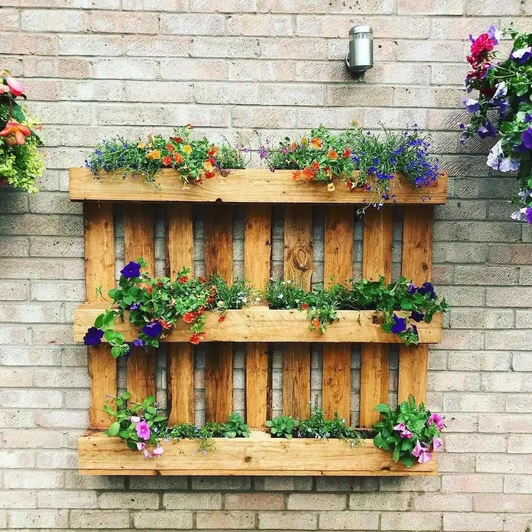 23 Fence Planter Box Ideas to Decorate Railing & Fences 9 Pallet Fence Planters