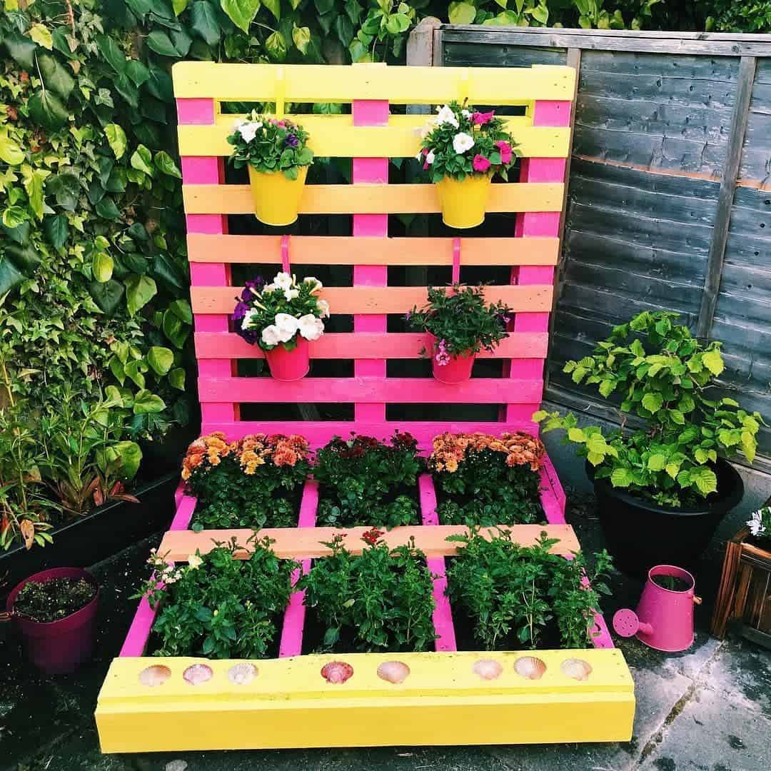 7 Easy Pallet Planter Box Ideas 6 segmented pallet planter box