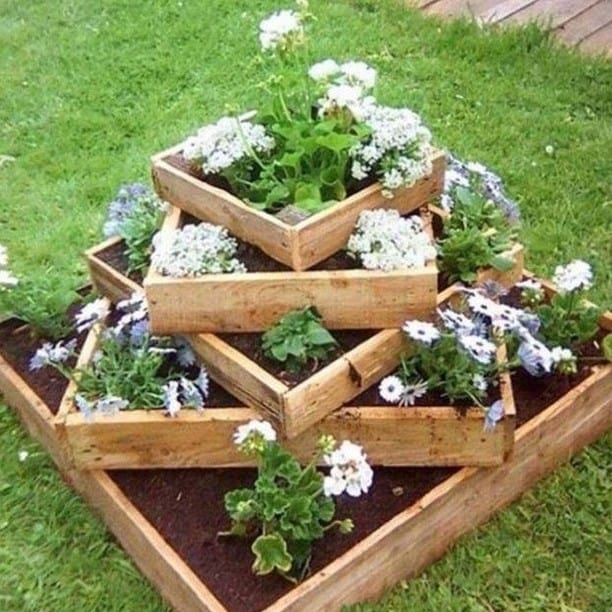 7 Easy Pallet Planter Box Ideas 3 stacked pallet planter box