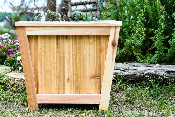 How to Make an Angled Planter Box (Step by Step) 4 angled cedar planter