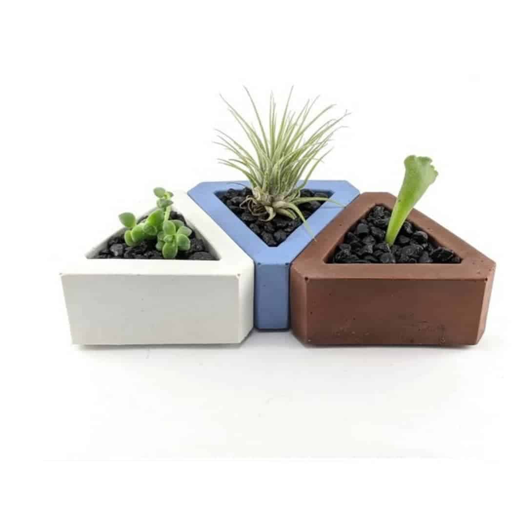 How to Make a DIY Triangular Planter Box 4 concrete triangular planter boxes