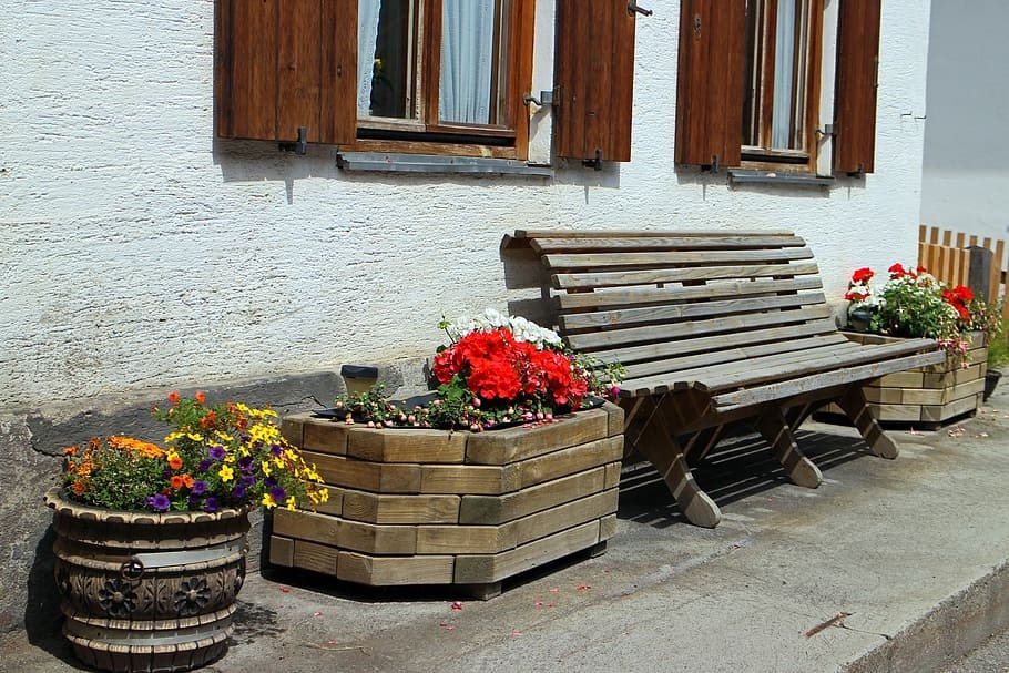 10 Deck Planter Box Ideas to Liven up Your Dull Decking 1 permanenet planters