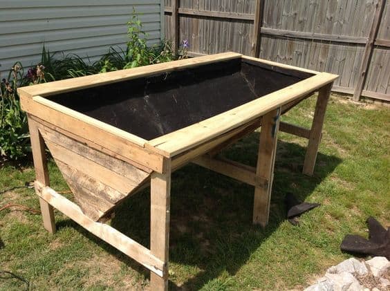 How to Make an Angled Planter Box (Step by Step) 6 raised angled pallet planter