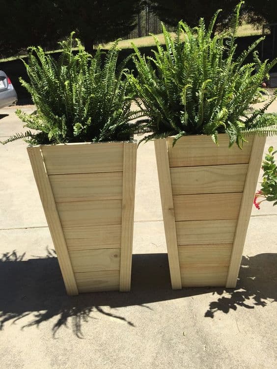 How to Make an Angled Planter Box (Step by Step) 3 tall planters