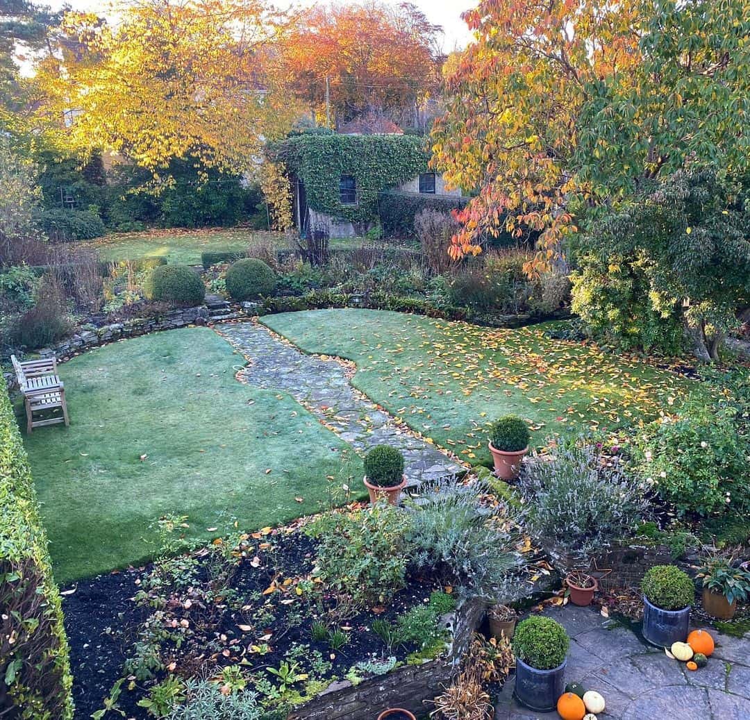 what needs to be done in the garden in autumn