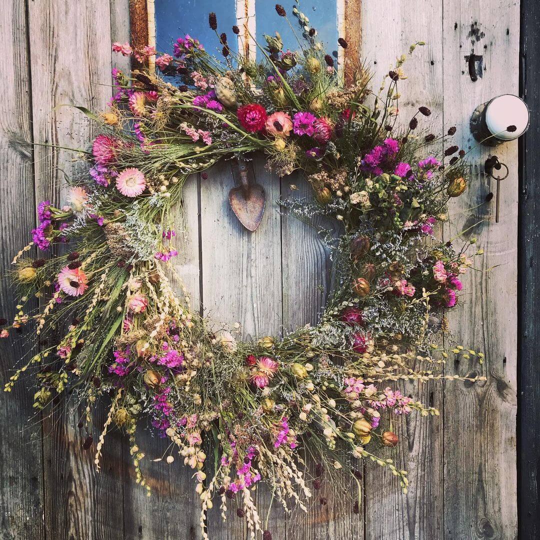 14 Autumn Wreath Ideas to Beautify Your Door 3 Dried flower wreath