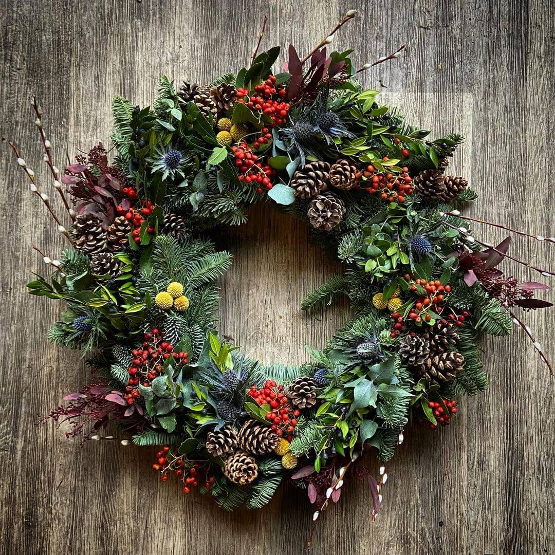 14 Autumn Wreath Ideas to Beautify Your Door 12 Traditional wreath