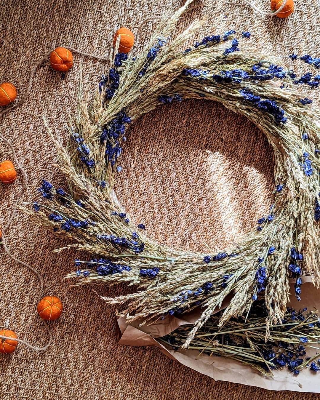 14 Autumn Wreath Ideas to Beautify Your Door 6 Wheat and lavender wreath