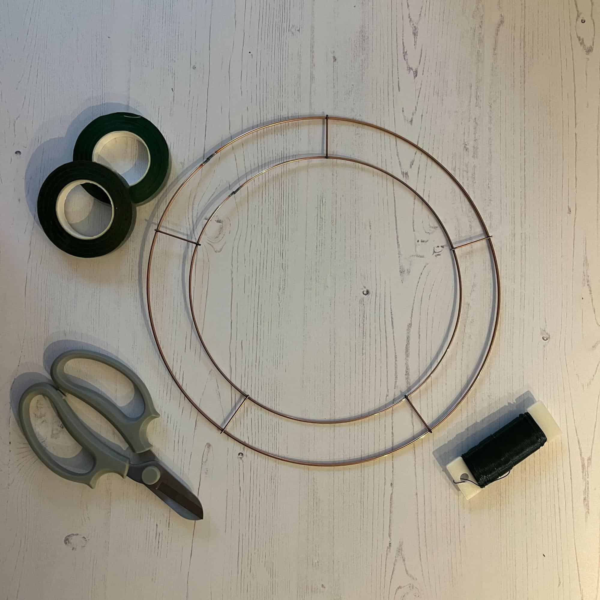 How to Make an Autumn Wreath in 5 Steps (& Budget Options) 2 autumn wreath basics