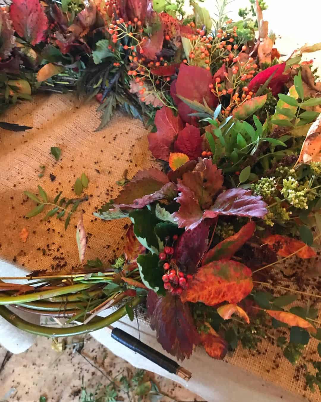 How to Make an Autumn Wreath in 5 Steps (& Budget Options) 10 natural autumn wreath