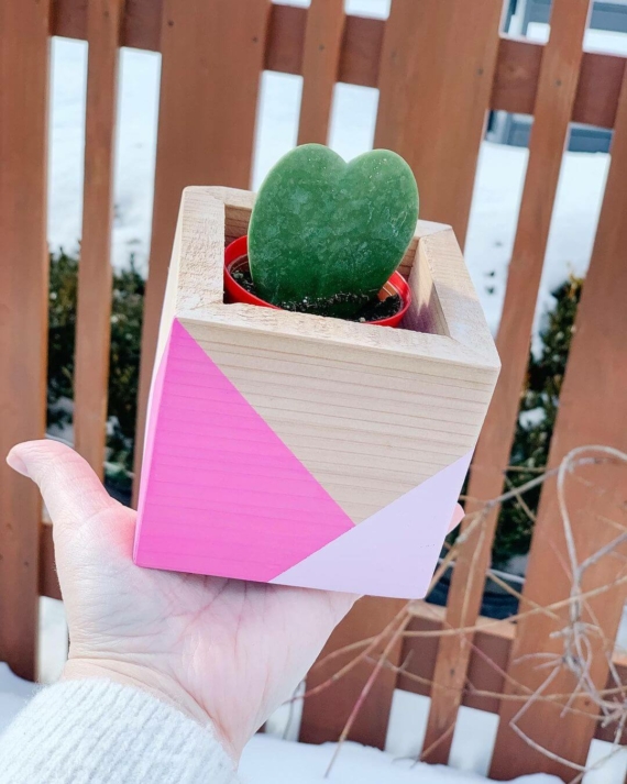 make a wooden flower pot