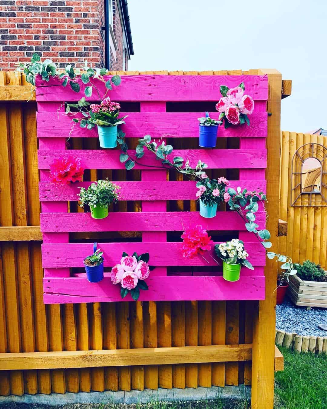 How to Make a DIY Flower Pot Stand (15 Easy Ideas) 7 pallet pot stand