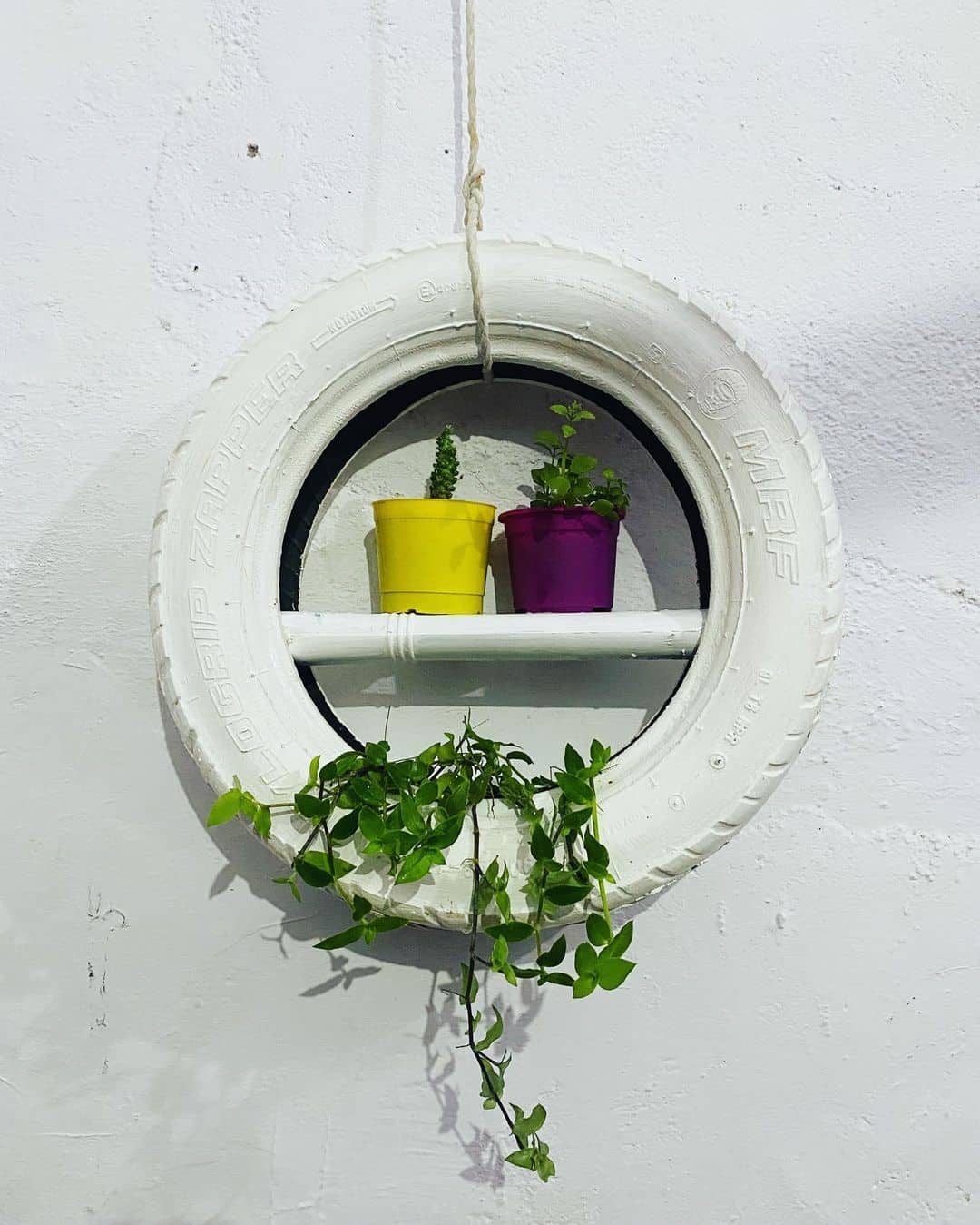 How to Make a DIY Flower Pot Stand (15 Easy Ideas) 6 tyre plant stand