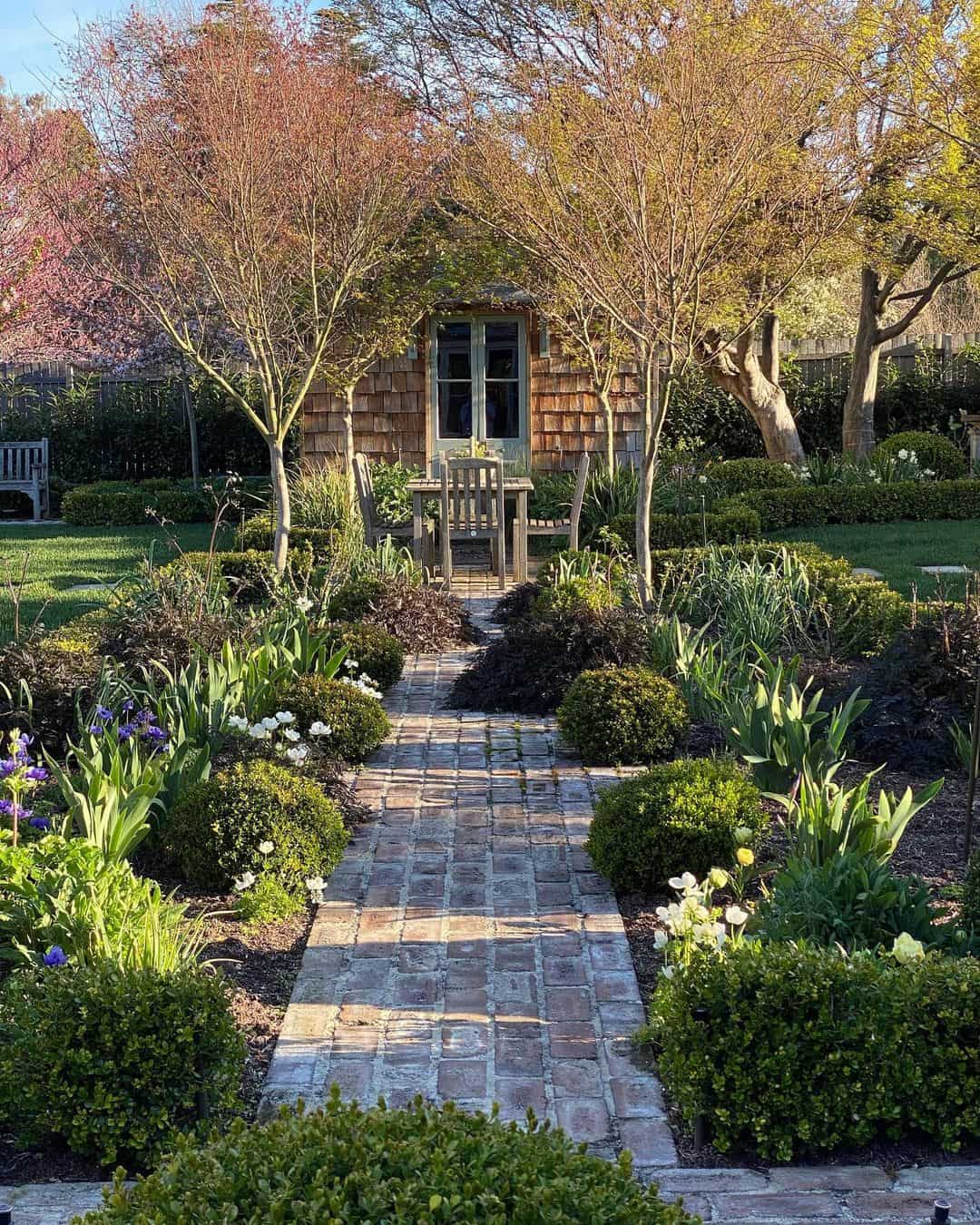 when to fertilise the garden in spring