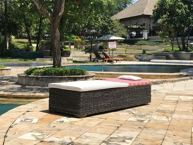 The Best Plastic Outdoor Furniture for Worry-Free Relaxation 6 midnight montana sunlounger