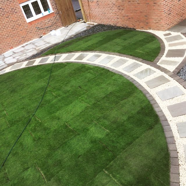 12 Circular Lawn Ideas for a Round Garden Design 9 circular lawn with paved path