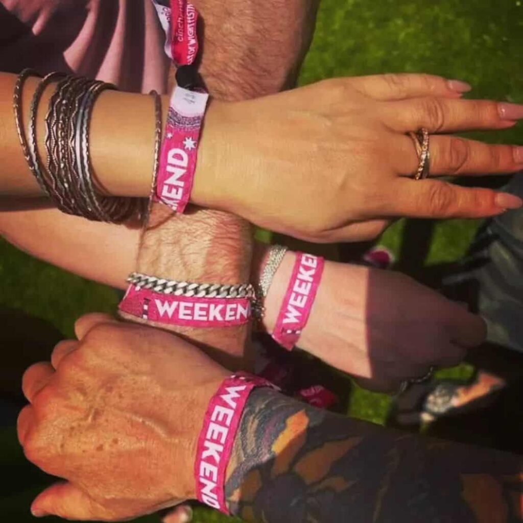 12 Festival-themed Garden Party Ideas to Free Your Spirit 16 festival party bracelets