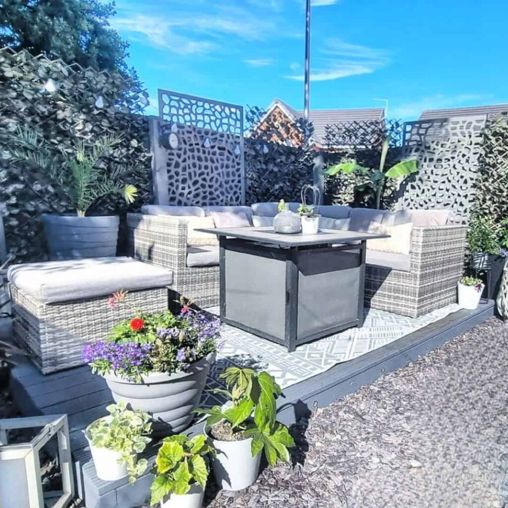 alfresco dining corner