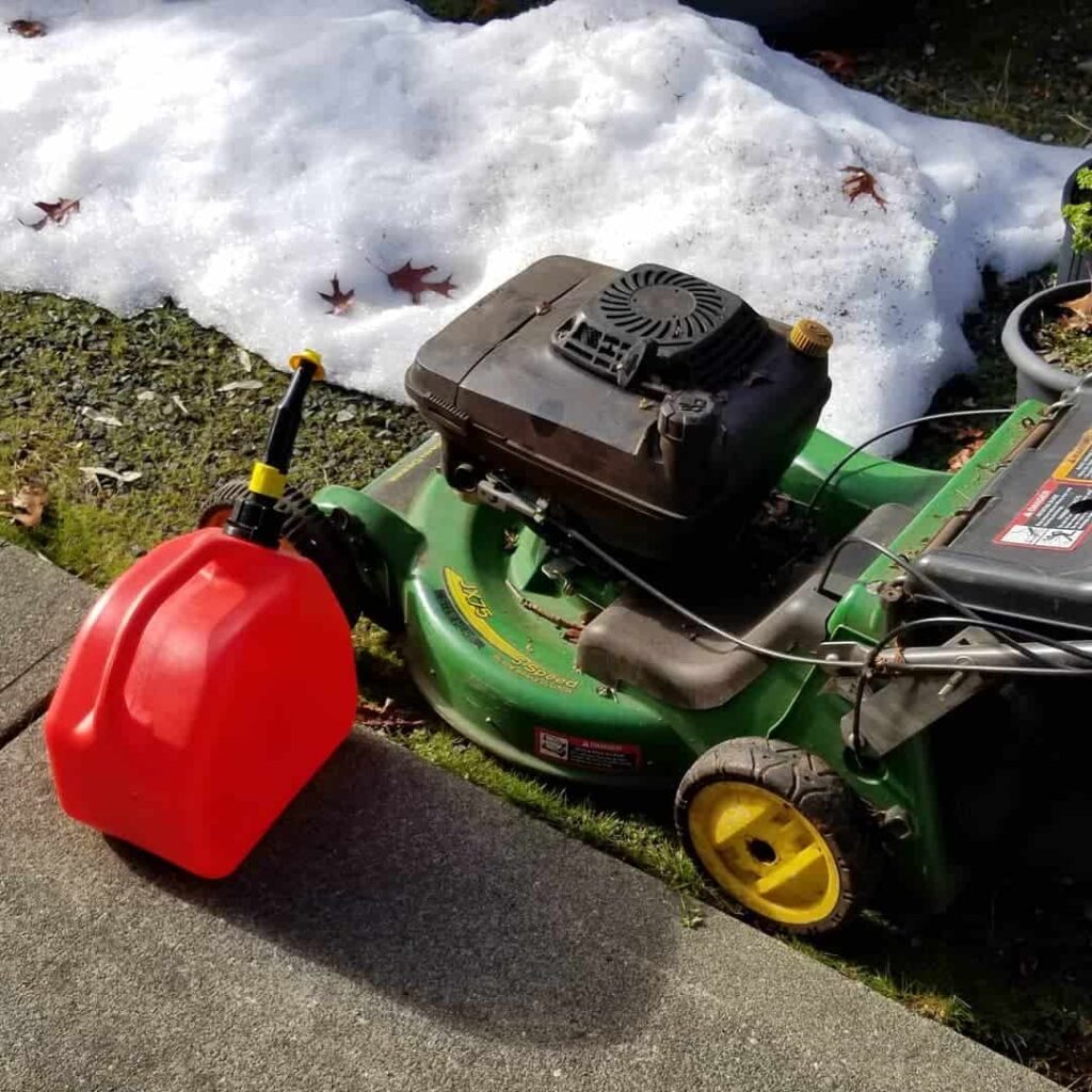 Can I Mow the Lawn in February? How to Do It Safely 1 winter lawn feed
