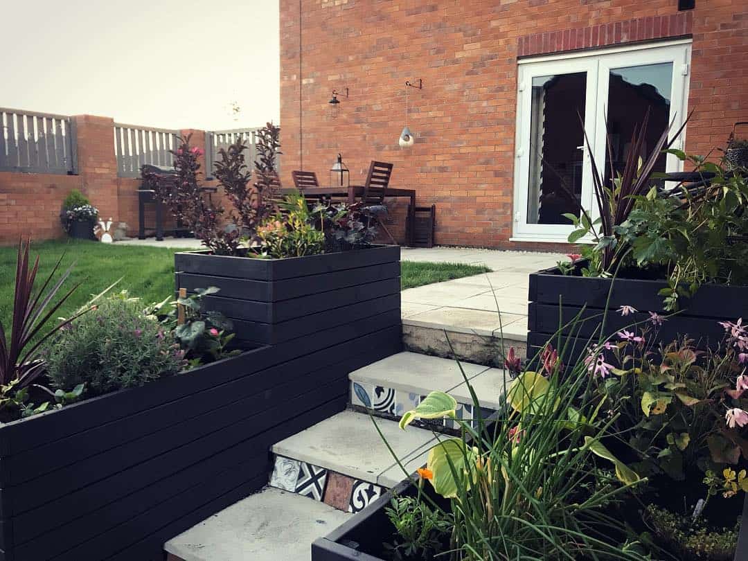 Sloped Garden Ideas: 15 Ways to Work With a Gradient in Your Garden 9 steps for small sloped garden